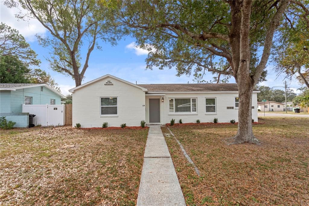 134 SW LINCOLN CIRCLE N ST PETERSBURG, FL 33703