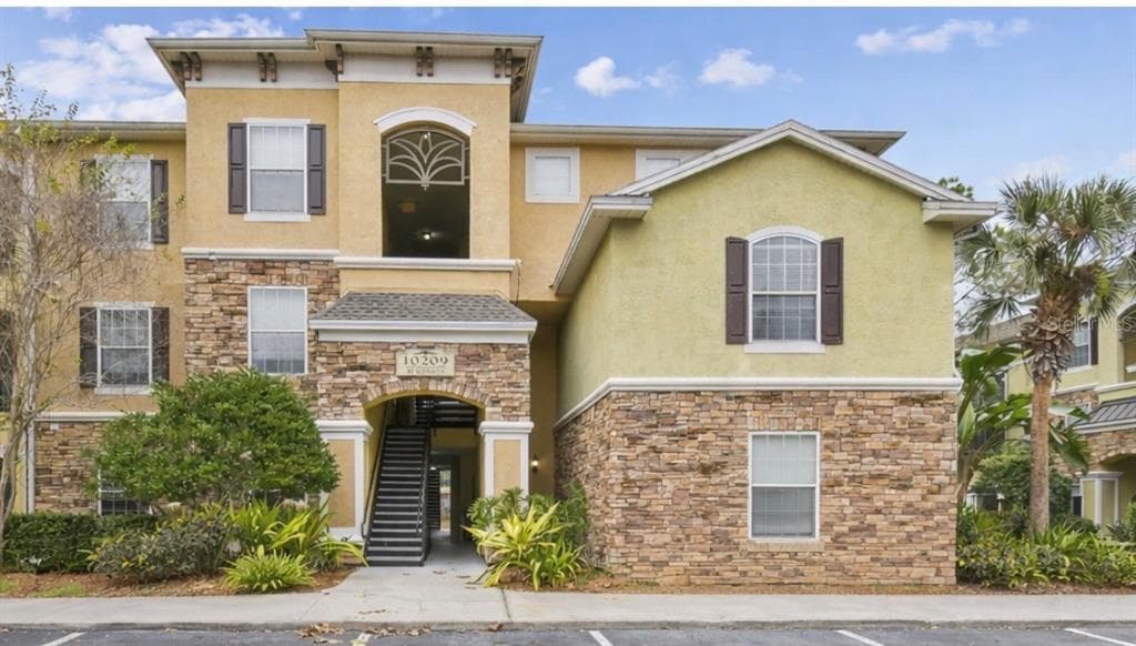 10209 COURTNEY PALMS BOULEVARD UNIT 101 TAMPA, FL 33619