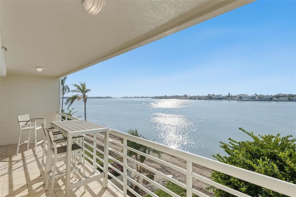 6085 BAHIA DEL MAR CIRCLE UNIT 268 ST PETERSBURG, FL 33715