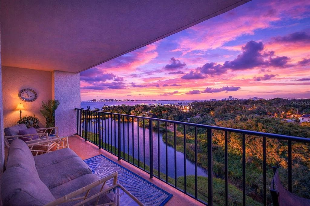 220 BELLEVIEW BOULEVARD UNIT 804 BELLEAIR, FL 33756