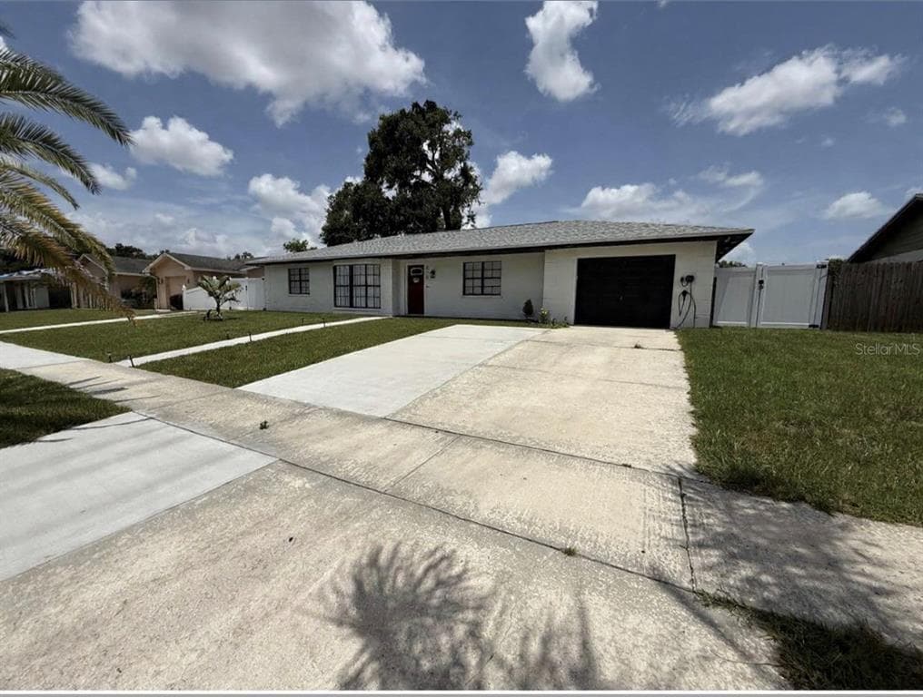 516 E ANGLEWOOD DRIVE BRANDON, FL 33511