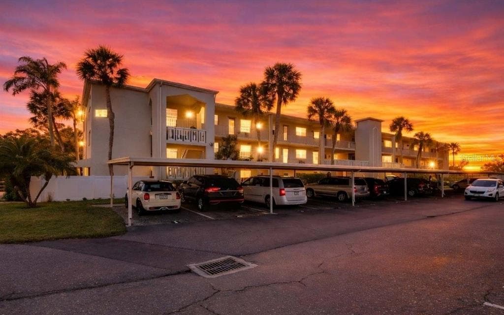 946 VIRGINIA STREET UNIT 201 DUNEDIN, FL 34698