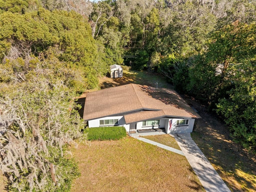 104 EDERINGTON DRIVE BROOKSVILLE, FL 34601