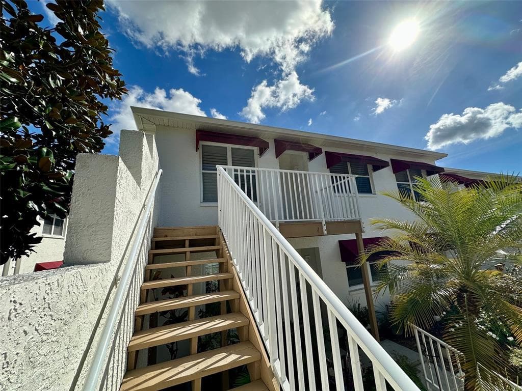 1420 WATER VIEW DRIVE W UNIT 201 LARGO, FL 33771