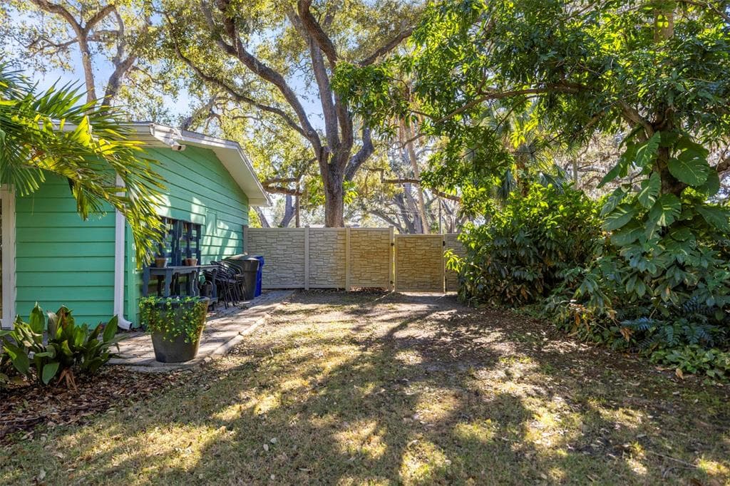 400 BROADWAY DUNEDIN, FL 34698