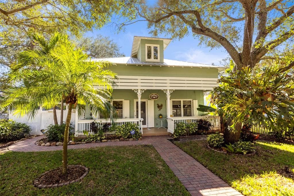 637 SCOTLAND STREET DUNEDIN, FL 34698