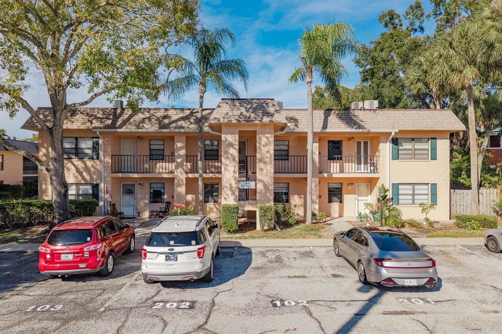 40 W ORANGE STREET UNIT 102 TARPON SPRINGS, FL 34689