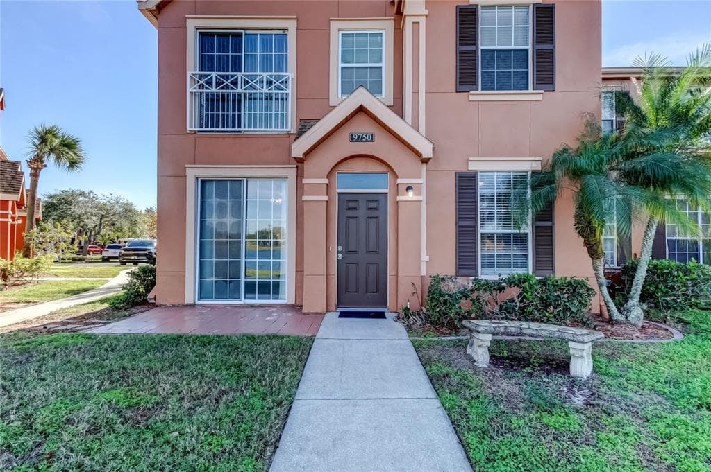 9750 LAKE CHASE ISLAND WAY UNIT 9750 TAMPA, FL 33626