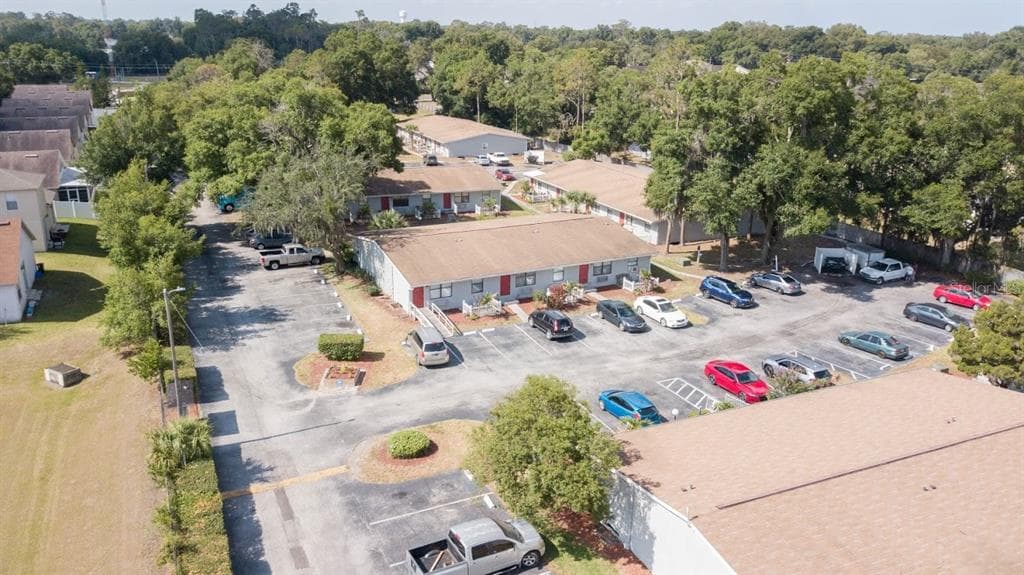 1400 STRAWBERRY PLACE UNIT 27 PLANT CITY, FL 33563
