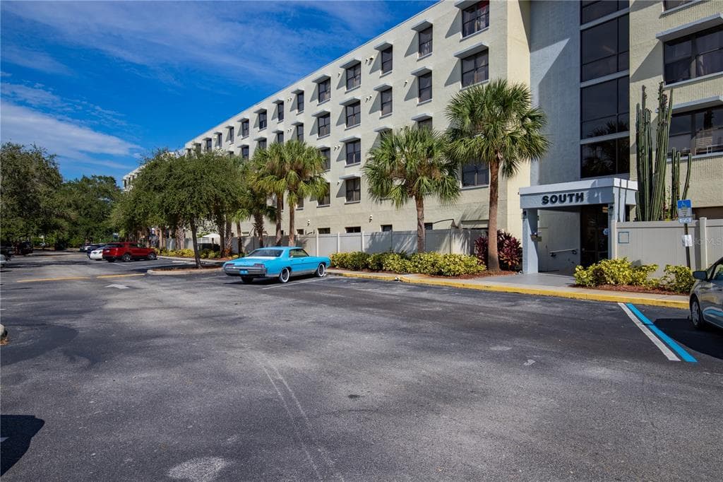 701 S MADISON AVENUE UNIT 401 CLEARWATER, FL 33756