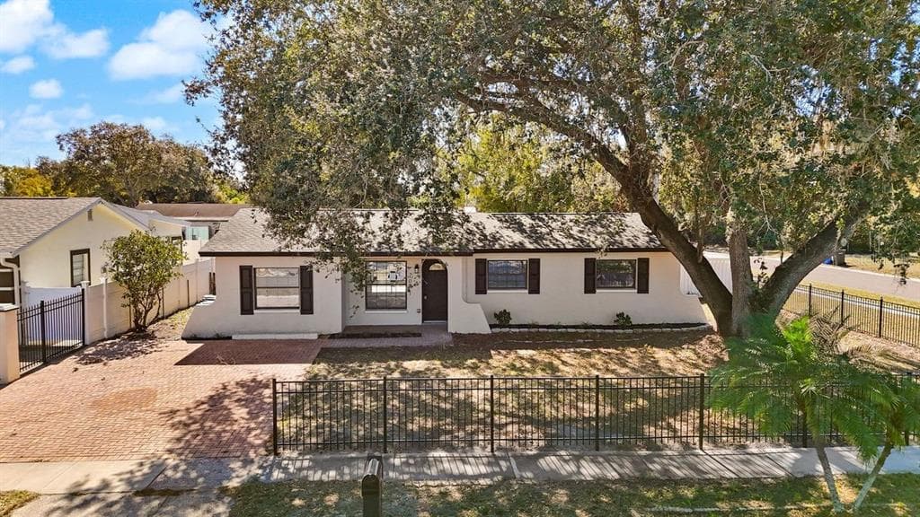 2001 BALFOUR CIRCLE TAMPA, FL 33619