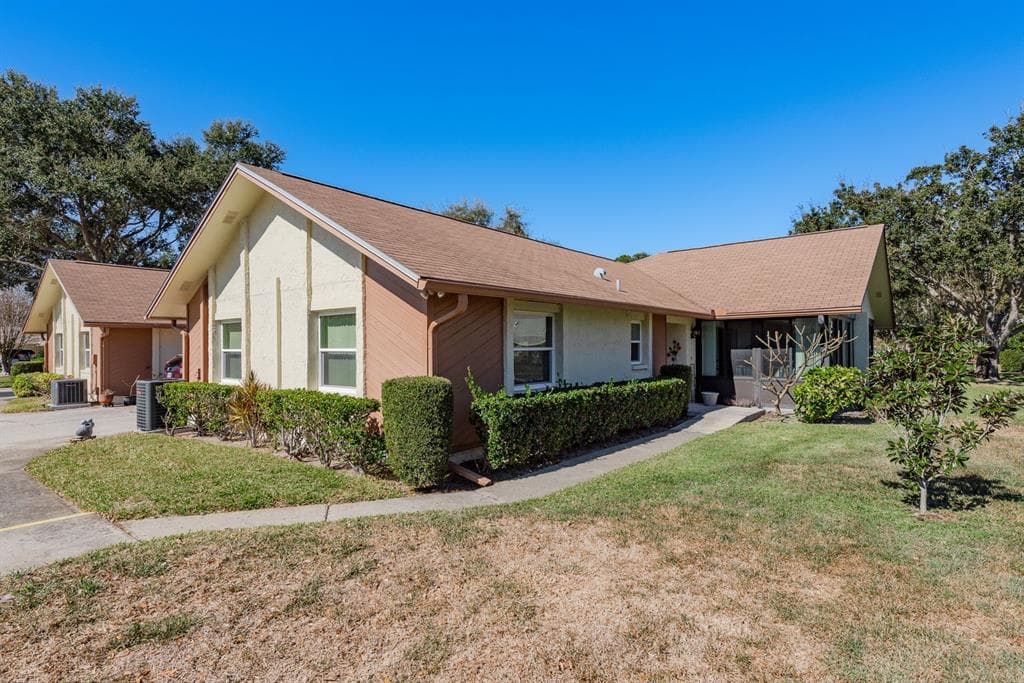 409 STIRLING TERRACE DUNEDIN, FL 34698