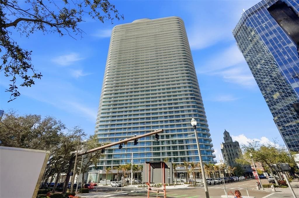 400 CENTRAL AVENUE UNIT 1803 ST PETERSBURG, FL 33701