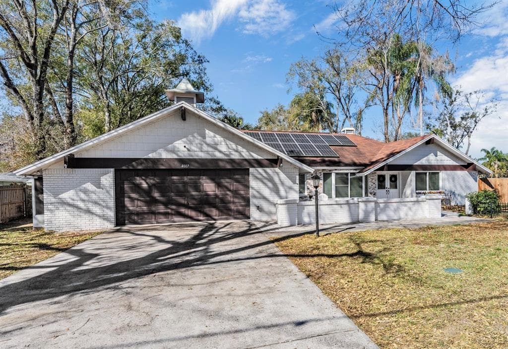 4007 HUDSON LANE TAMPA, FL 33618
