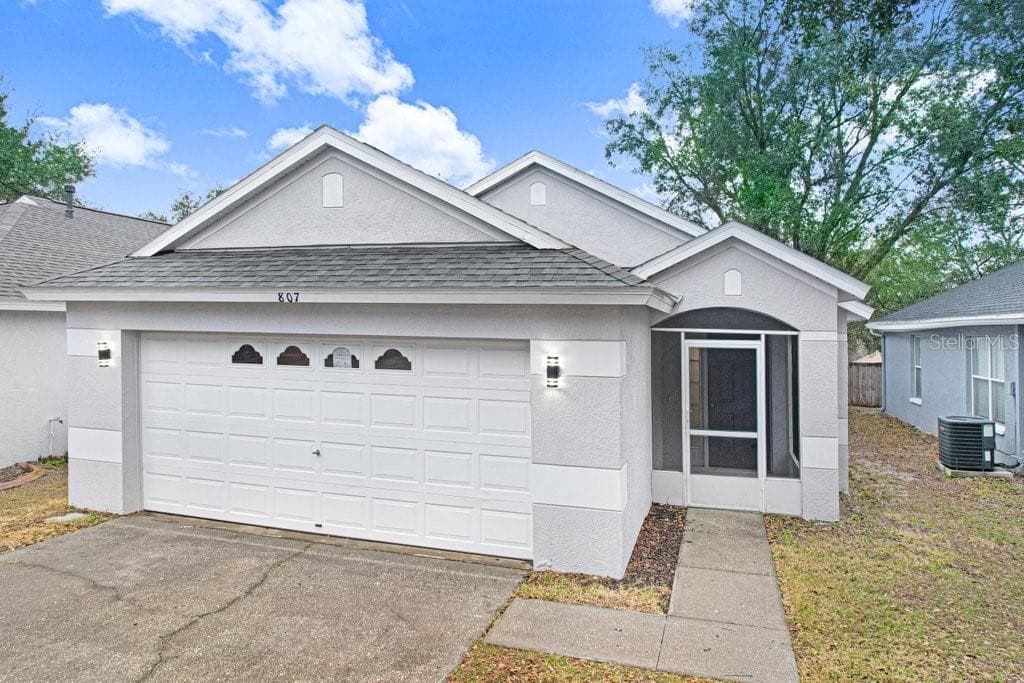 807 CAPE COD CIRCLE VALRICO, FL 33594