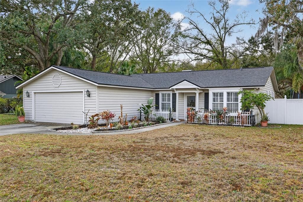 4945 CANTERBURY DRIVE LAND O LAKES, FL 34639