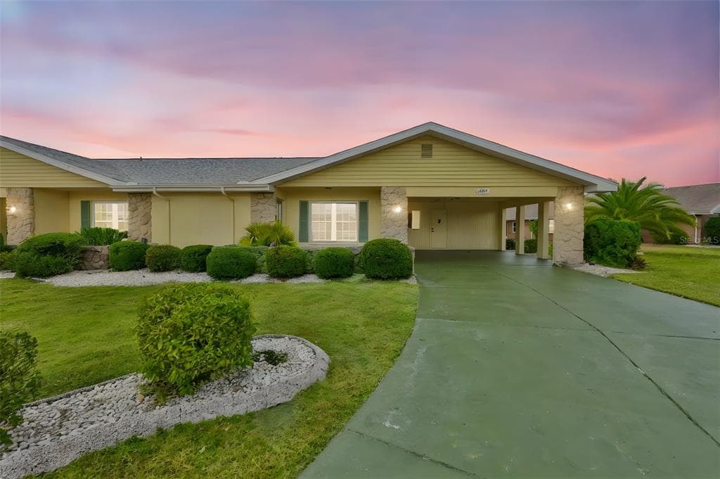 1007 STRAWPOCKET PLACE SUN CITY CENTER, FL 33573