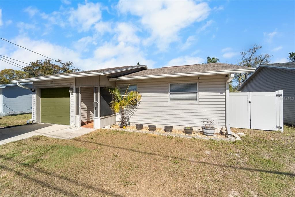 1221 36TH TERRACE N ST PETERSBURG, FL 33704