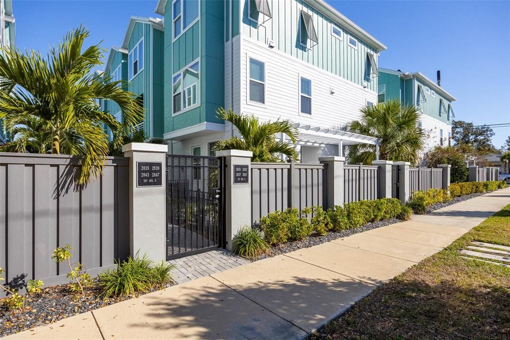 2843 1ST AVENUE S ST PETERSBURG, FL 33712