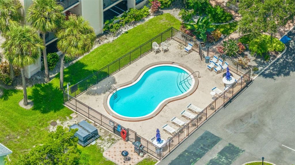 402 TARPON POINT