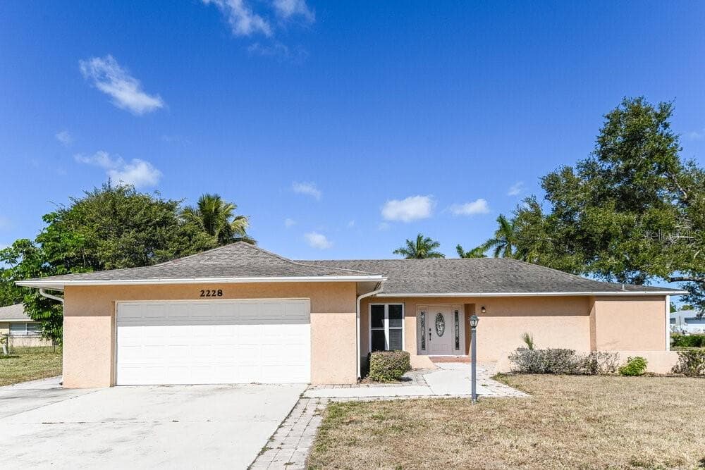2228 TREEHAVEN CIRCLE N FORT MYERS, FL 33907