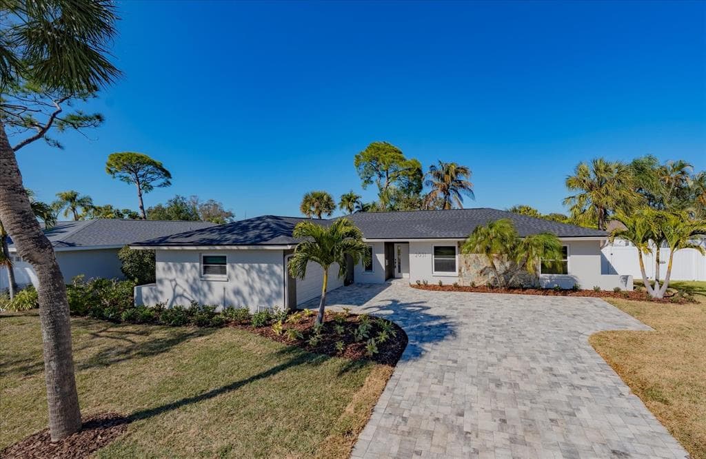 2031 TANGLEWOOD WAY NE ST PETERSBURG, FL 33702