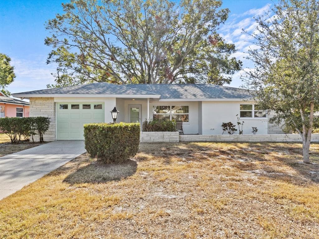 2573 REDWOOD CIRCLE