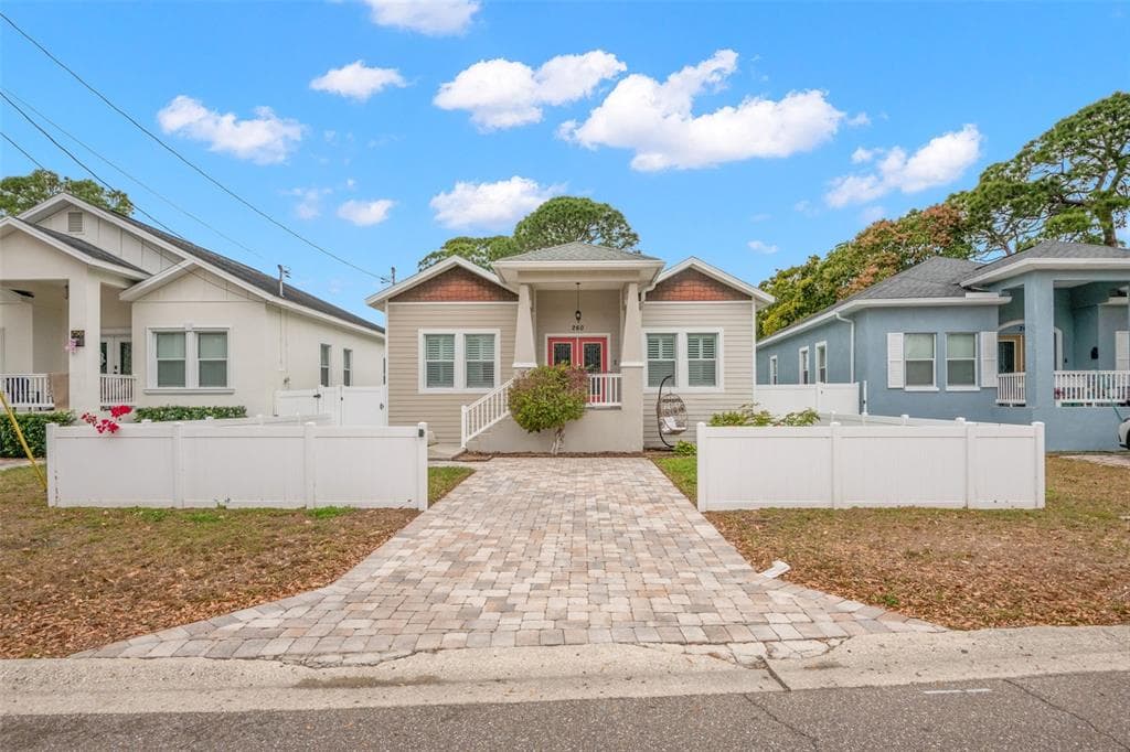 260 SW LINCOLN CIRCLE N ST PETERSBURG, FL 33703