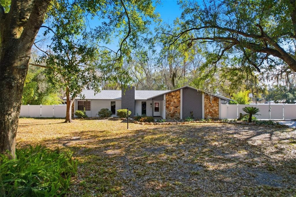 6529 HEREFORD DRIVE LAKELAND, FL 33810