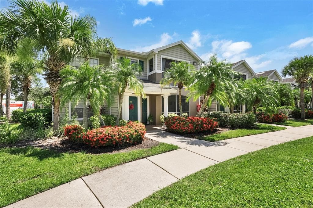 8932 MANOR LOOP UNIT 105 LAKEWOOD RANCH, FL 34202