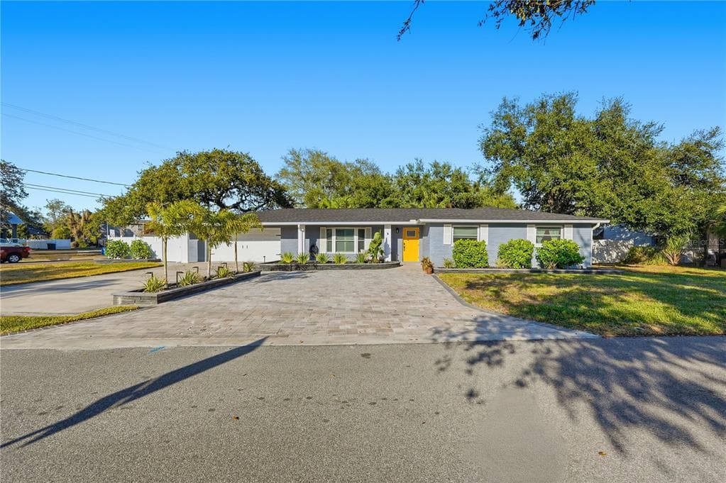 6302 S SELBOURNE AVENUE TAMPA, FL 33611