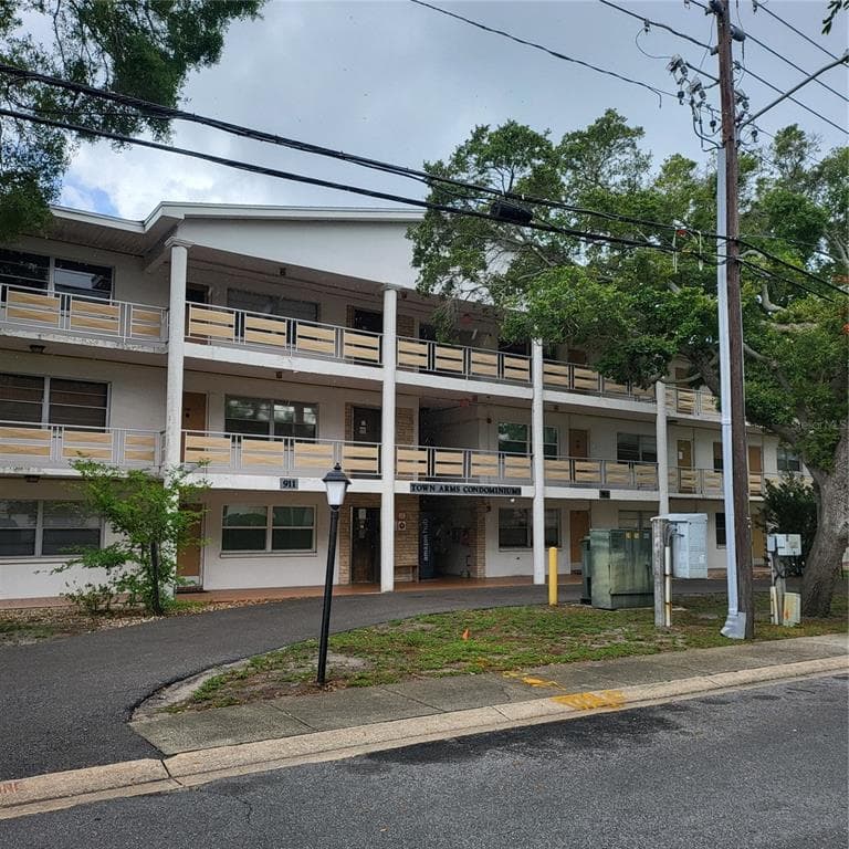 911 WASHINGTON AVENUE UNIT 306 LARGO, FL 33770