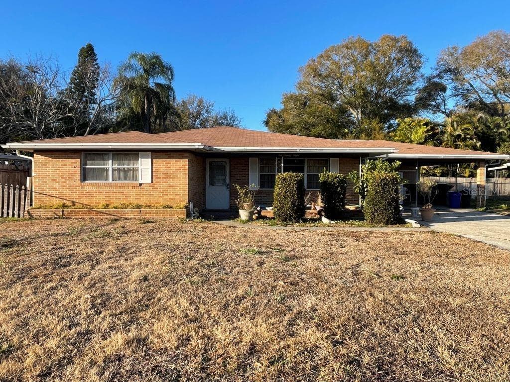 698 ROANOKE STREET DUNEDIN, FL 34698