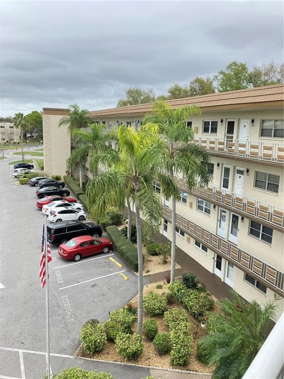 5725 80TH STREET N UNIT 408 ST PETERSBURG, FL 33709