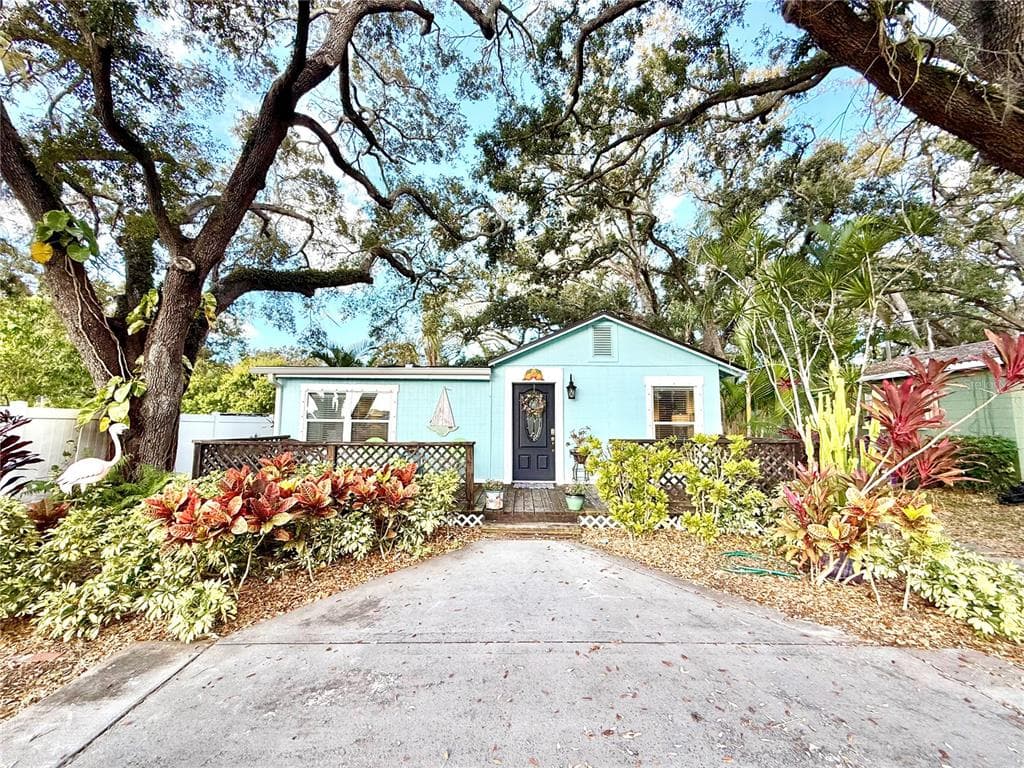 1304 NEW YORK AVENUE DUNEDIN, FL 34698