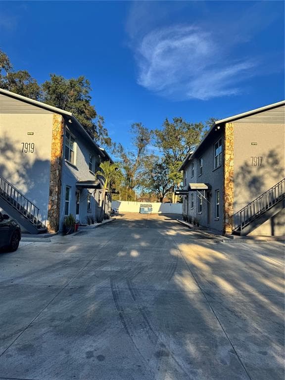 7919 LAKESHORE DRIVE TAMPA, FL 33604