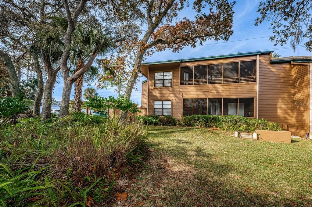 802 LENNOX ROAD W UNIT 802