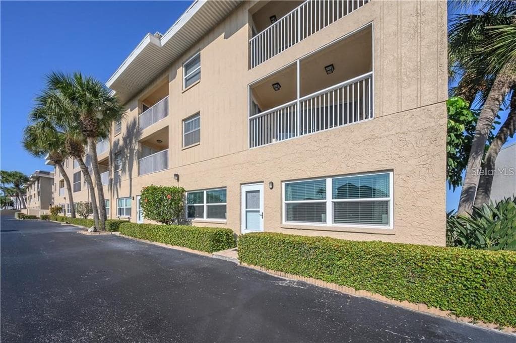 3100 GULF BOULEVARD UNIT 334 BELLEAIR BEACH, FL 33786
