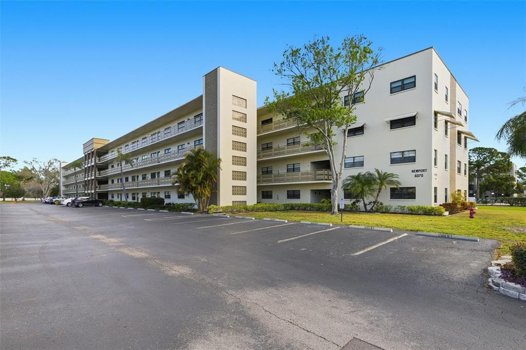 6070 80TH STREET N UNIT 403 ST PETERSBURG, FL 33709