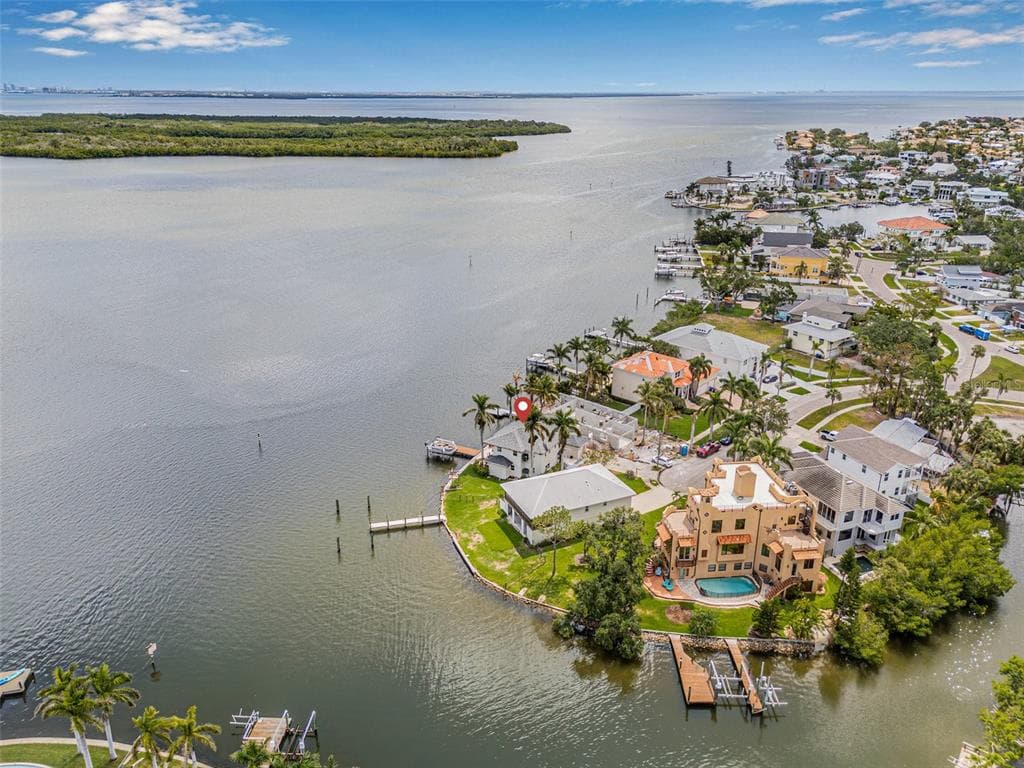 1819 BAYOU GRANDE BOULEVARD NE ST PETERSBURG, FL 33703