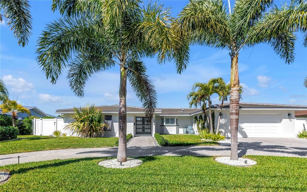 1093 42ND AVENUE NE ST PETERSBURG, FL 33703