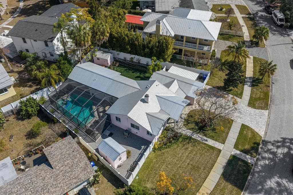 216 GROVE CIRCLE S DUNEDIN, FL 34698