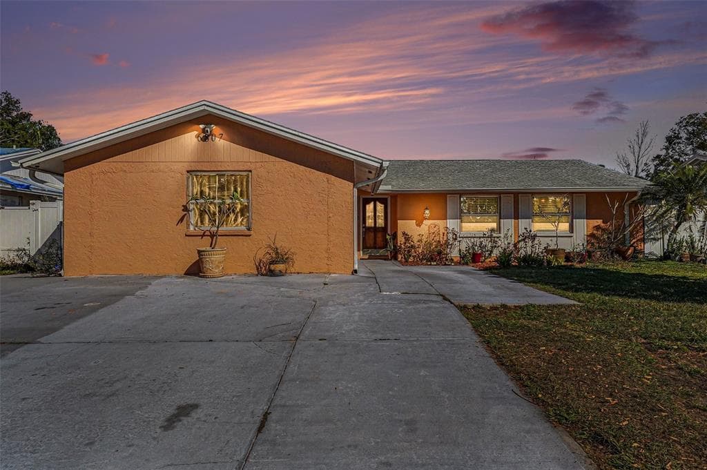 6807 DICKINSON COURT