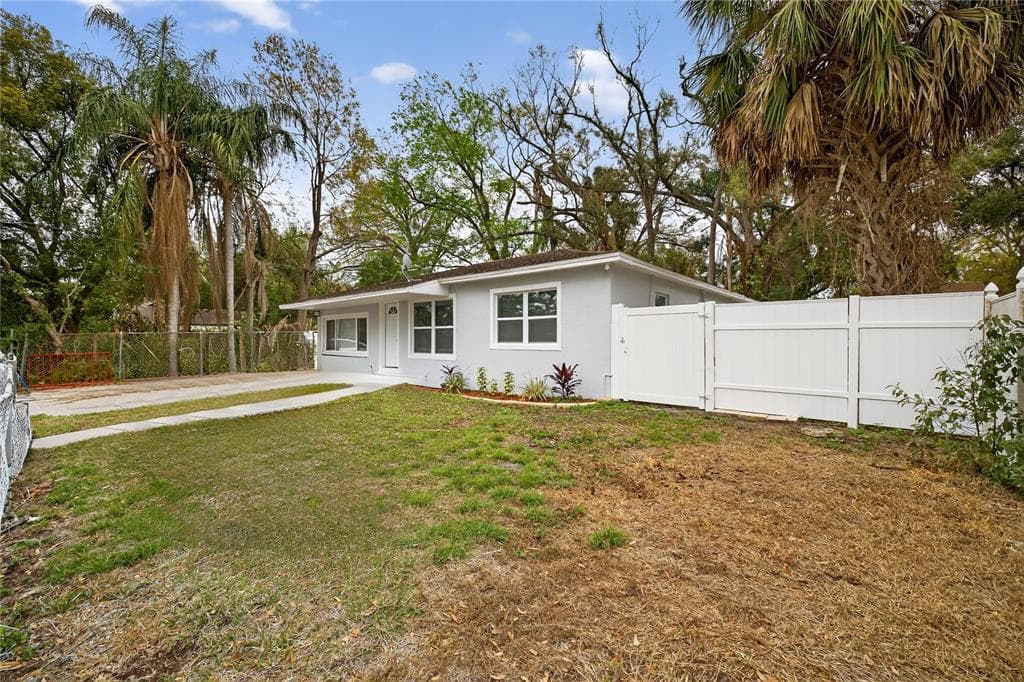 303 E HOLLYWOOD ST TAMPA, FL 33604