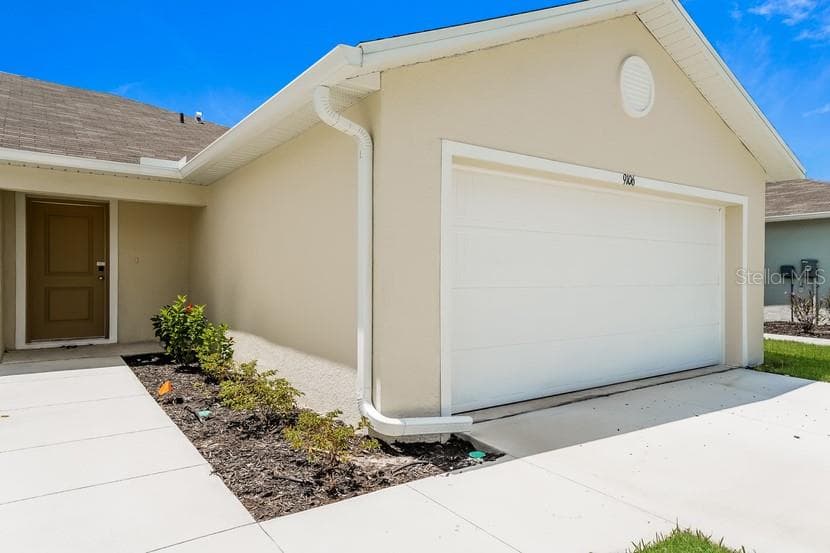 9106 AEGEAN CIRCLE LEHIGH ACRES, FL 33936