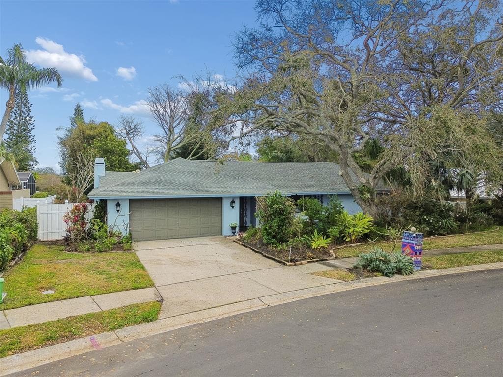 606 GROVEWOOD LANE LARGO, FL 33770