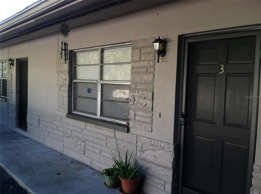 135 NE MADISON CIRCLE N ST PETERSBURG, FL 33702