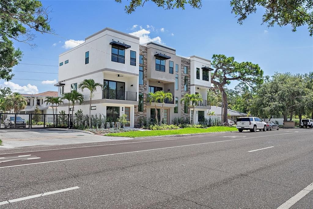 80 64TH STREET S ST PETERSBURG, FL 33707