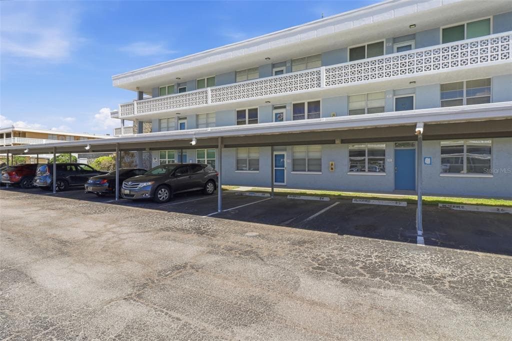 4895 BAY STREET NE UNIT 110 ST PETERSBURG, FL 33703
