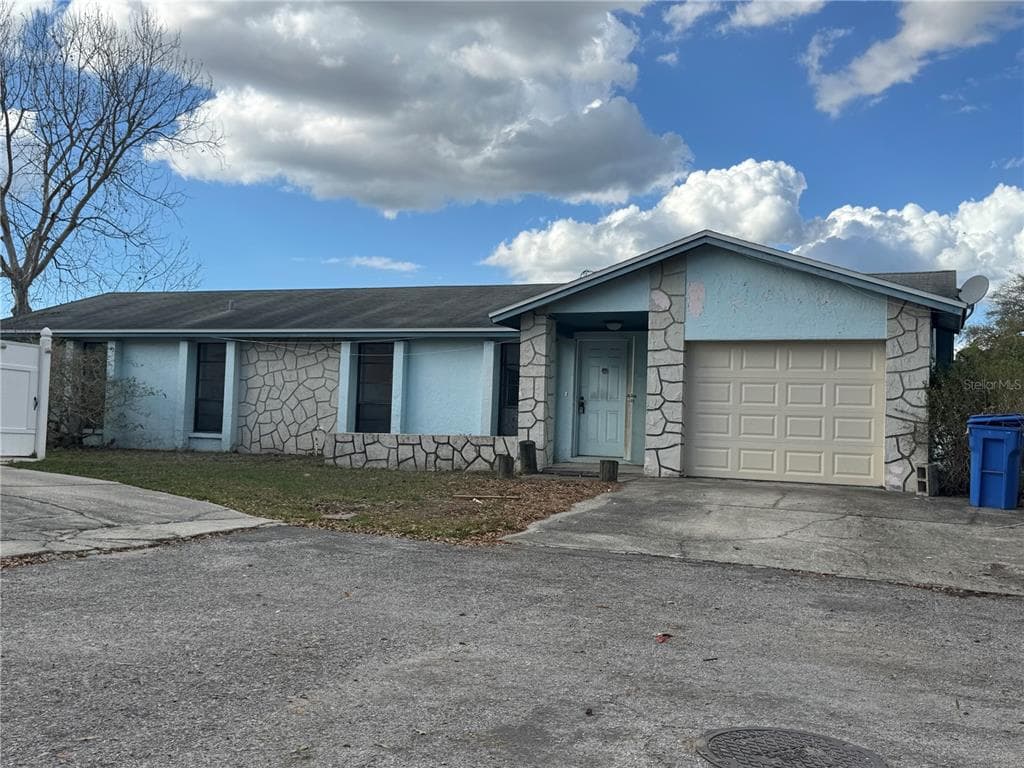 9501 CAMDEN HILL COURT TAMPA, FL 33615